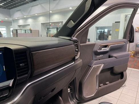 Used 2025 Chevrolet Silverado 1500 High Country RWD image 27