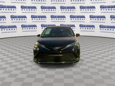 Used 2024 Toyota Sienna XLE image 3