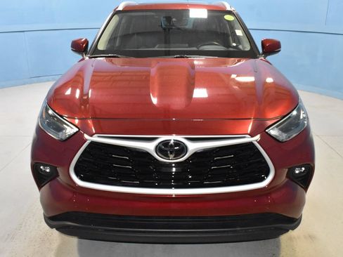 Used 2023 Toyota Highlander XLE AWD/4WD image 21