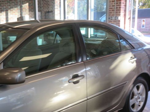 Used 2004 Toyota Camry SE image 61