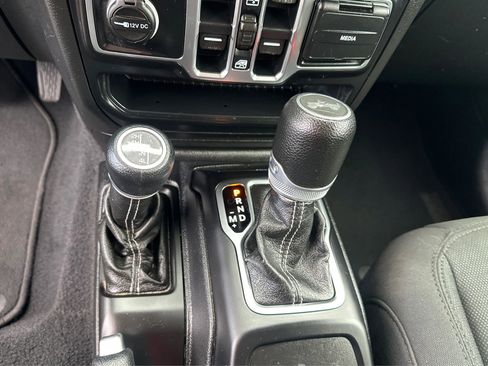 Used 2020 Jeep Wrangler Unlimited Sahara image 16