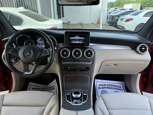 Used 2018 Mercedes-Benz GLC 300 4MATIC w/ Premium Package image 40
