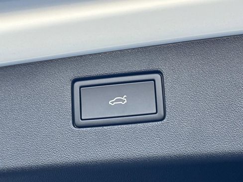 New 2026 Volkswagen Tiguan SE R-Line image 24