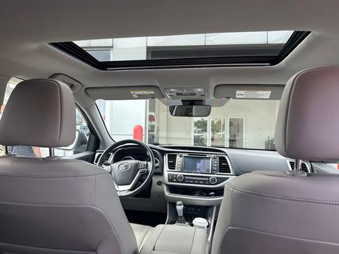 Used 2018 Toyota Highlander Limited AWD/4WD image 21