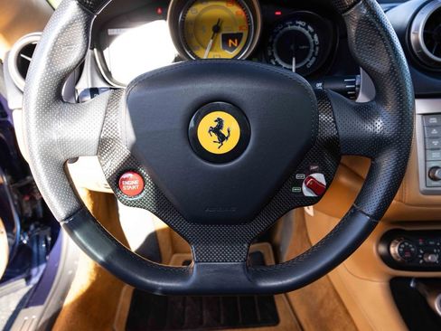 Used 2011 Ferrari California image 26