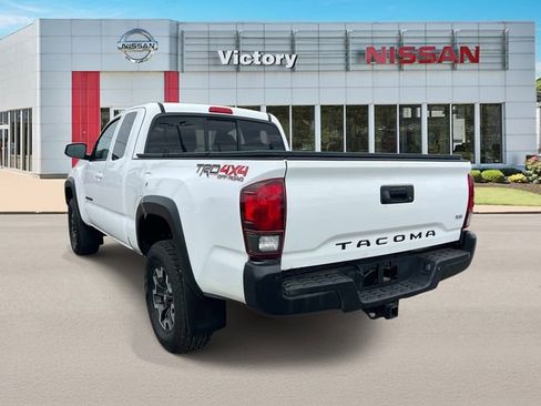 Used 2018 Toyota Tacoma TRD Off-Road w/ Technology Package AWD/4WD image 5