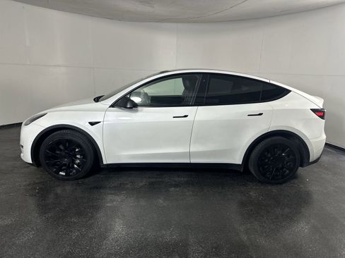 Used 2020 Tesla Model Y Long Range image 13