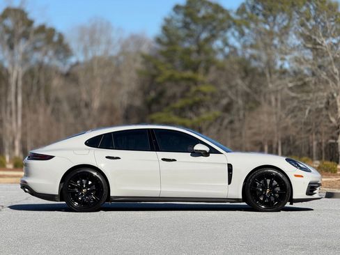 Used 2018 Porsche Panamera 4S image 11