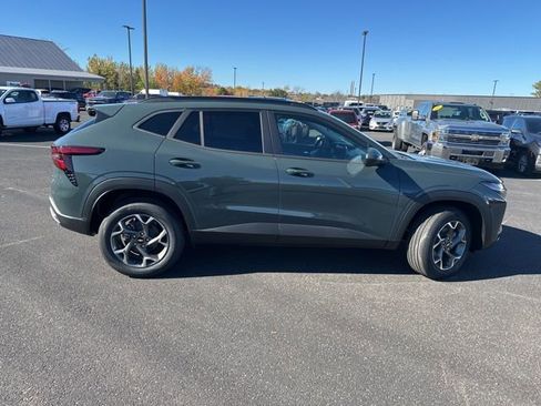 New 2026 Chevrolet Trax LT w/ Sunroof Package image 9