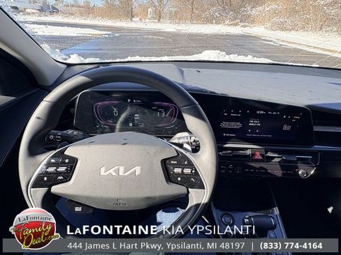 Certified 2024 Kia Niro EX image 13