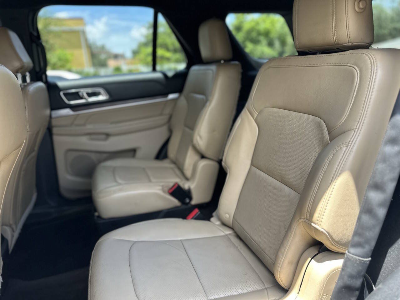 Used 2017 Ford Explorer Limited w/ Equipment Group 301A FWD image 21