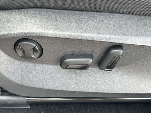 Certified 2023 Volkswagen Tiguan SE w/ Panoramic Sunroof Package FWD image 19