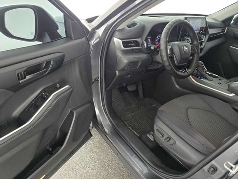 Used 2020 Toyota Highlander L FWD image 20