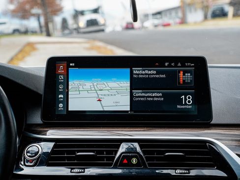 Used 2022 BMW 530i xDrive w/ Convenience Package image 13