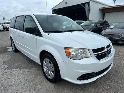 Used 2017 Dodge Grand Caravan SE w/ UConnect Hands-Free Group