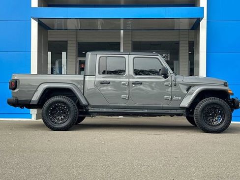Used 2023 Jeep Gladiator Overland image 4