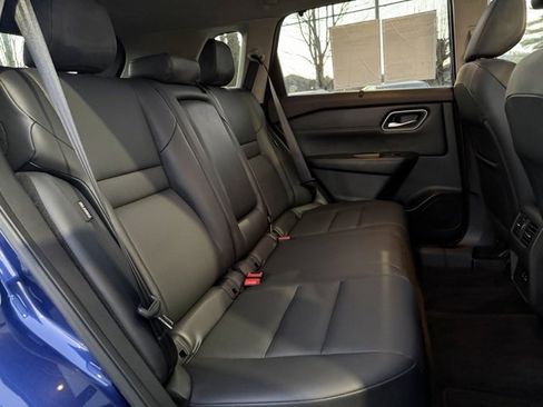 Used 2021 Nissan Rogue SV w/ Premium Package image 34