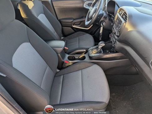 Used 2024 Kia Soul LX w/ Option Group 015 FWD image 30