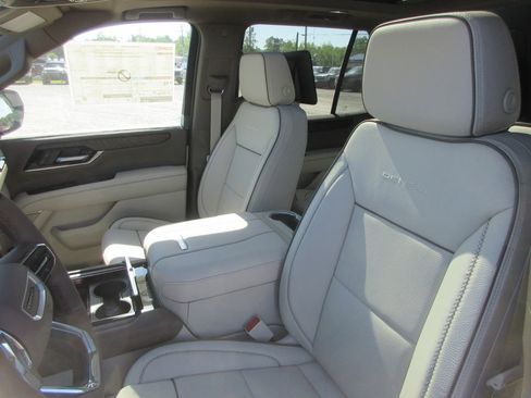 New 2026 GMC Yukon Denali w/ Denali Reserve Package AWD/4WD image 11