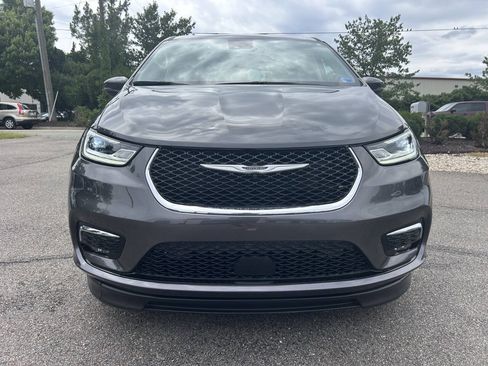 Used 2023 Chrysler Pacifica Touring-L FWD image 15