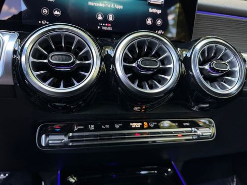 Used 2022 Mercedes-Benz GLB 250 4MATIC image 33