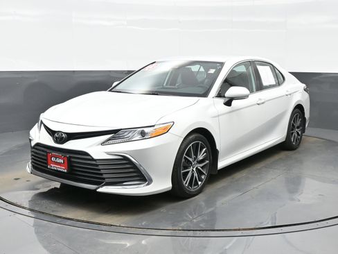 Used 2023 Toyota Camry XLE image 2