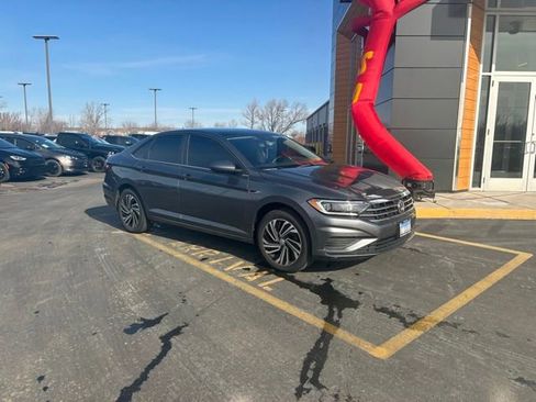 Used 2020 Volkswagen Jetta SEL image 2