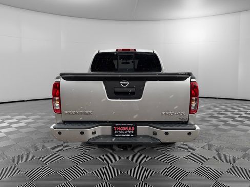 Used 2019 Nissan Frontier PRO-4X image 6