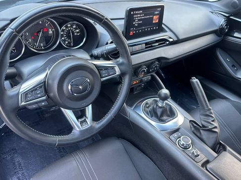Used 2021 MAZDA MX-5 Miata Club w/ Appearance Package RWD image 12