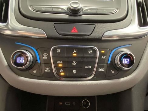 Used 2021 Chevrolet Equinox LT image 19