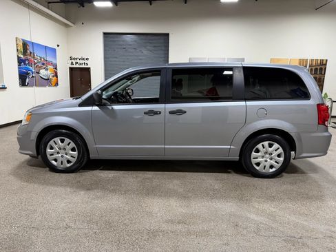 Used 2019 Dodge Grand Caravan SE FWD image 14