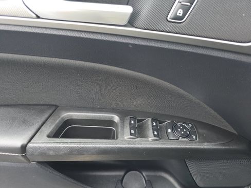 Used 2020 Ford Fusion SE FWD image 10