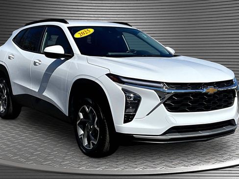 Used 2025 Chevrolet Trax LT w/ LT Convenience Package image 1