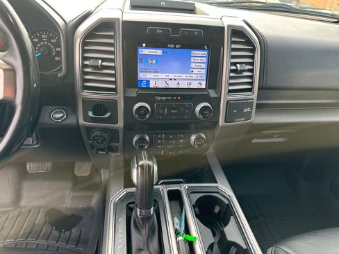 Used 2019 Ford F150 Platinum w/ Trailer Tow Package image 17