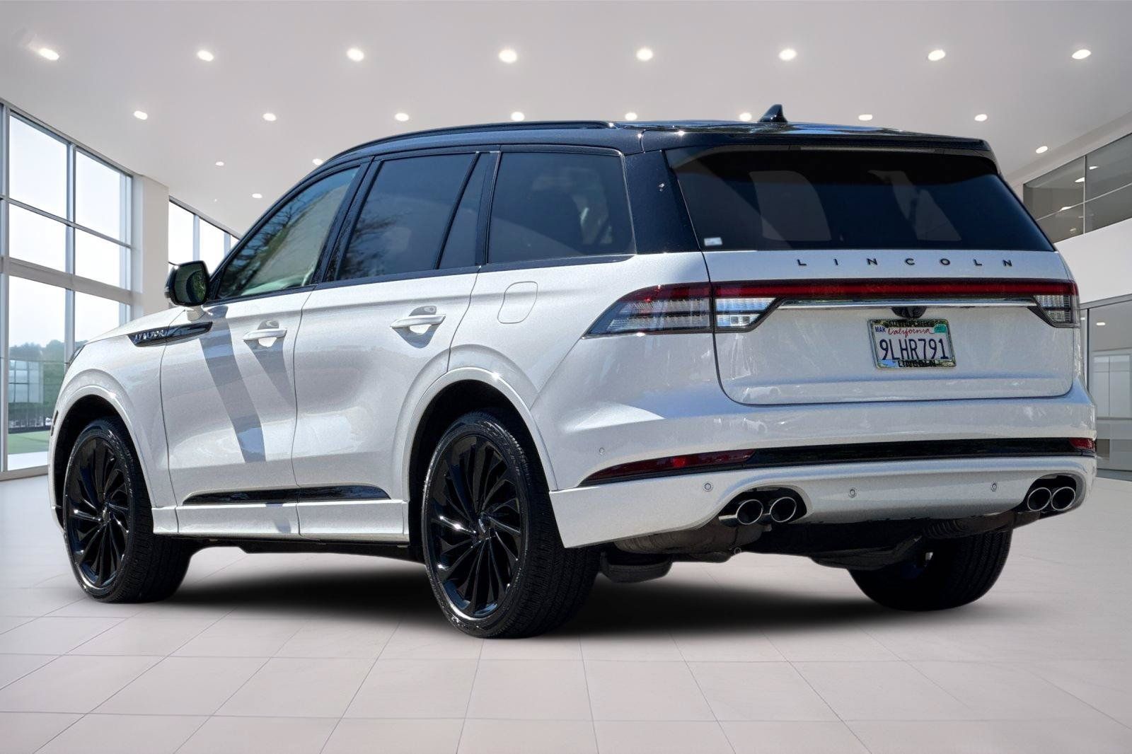 Certified 2023 Lincoln Aviator Black Label AWD/4WD image 6
