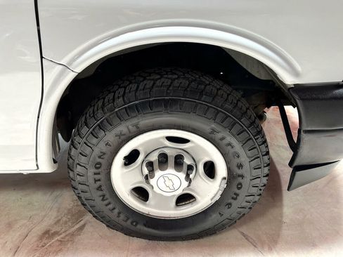 Used 2019 Chevrolet Express 2500 w/ Driver Convenience Package RWD image 32