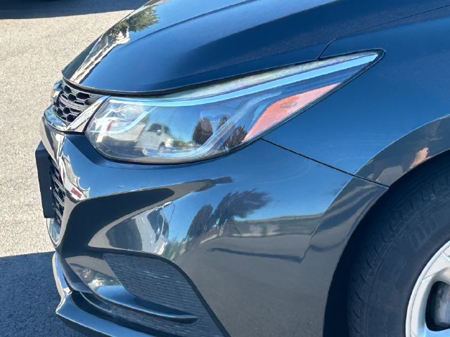 Used 2017 Chevrolet Cruze LT FWD image 10