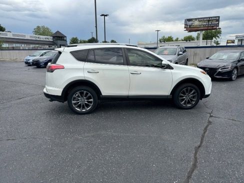 Used 2018 Toyota RAV4 Limited FWD image 6
