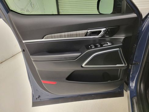 Used 2024 Kia Telluride SX Prestige w/ Towing Package image 32