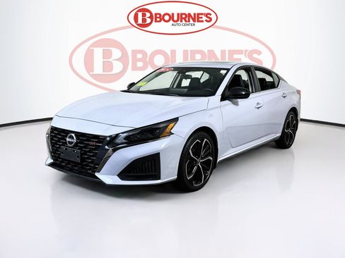 Used 2024 Nissan Altima 2.5 SR w/ SR Premium Package AWD/4WD image 7