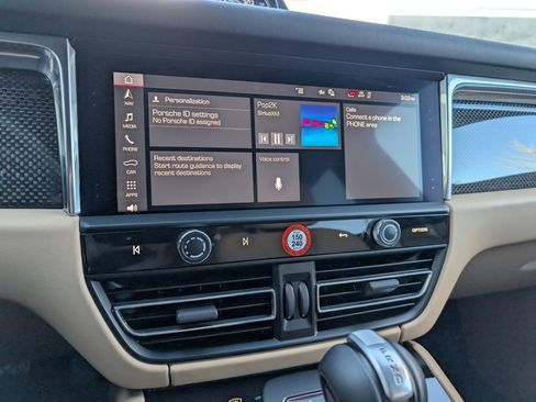 Certified 2025 Porsche Macan S image 15