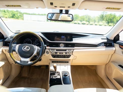 Used 2014 Lexus ES 350 w/ Premium Package FWD image 22
