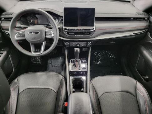 Used 2025 Jeep Compass Trailhawk AWD/4WD image 7