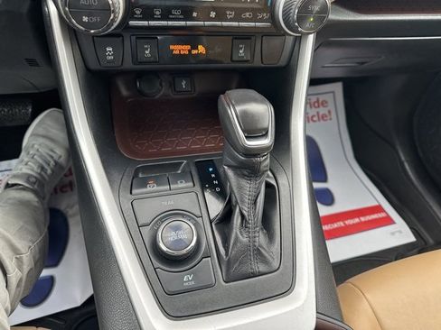 Used 2020 Toyota RAV4 Limited image 20