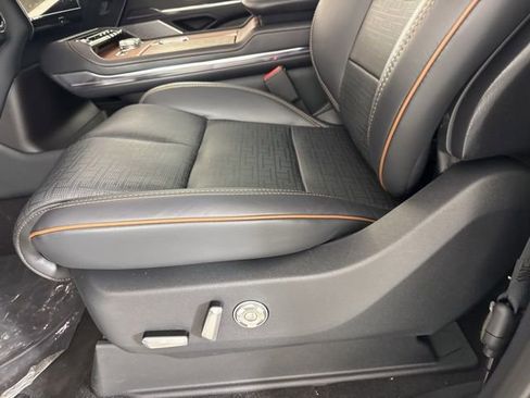 New 2025 Lincoln Navigator L Black Label image 15