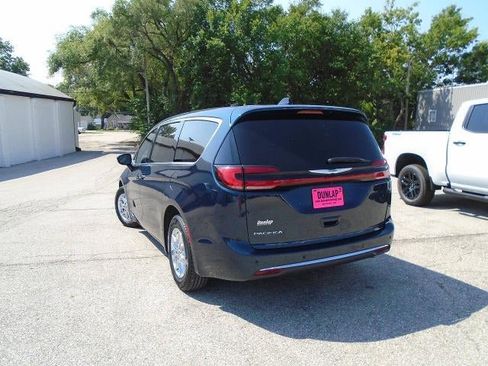 Used 2025 Chrysler Pacifica Select FWD image 27