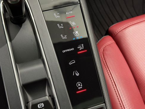 Certified 2024 Porsche Macan Turbo AWD/4WD image 42