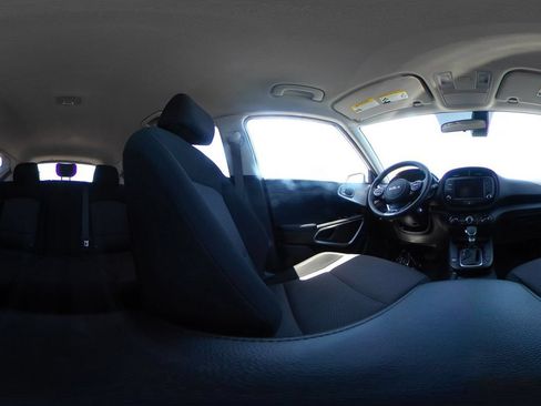 Used 2025 Kia Soul LX w/ LX Technology Package FWD image 42