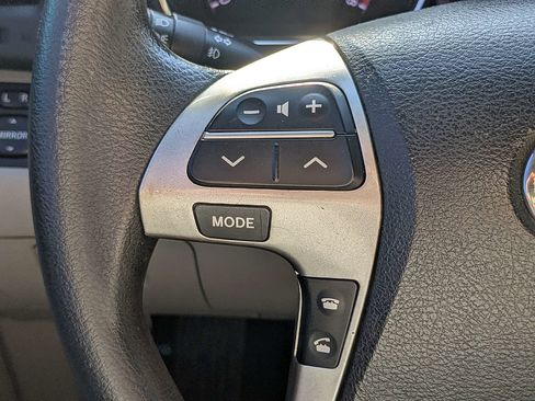 Used 2013 Toyota Highlander Plus FWD image 28