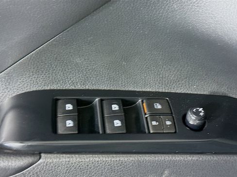 Used 2018 Toyota Camry L image 23